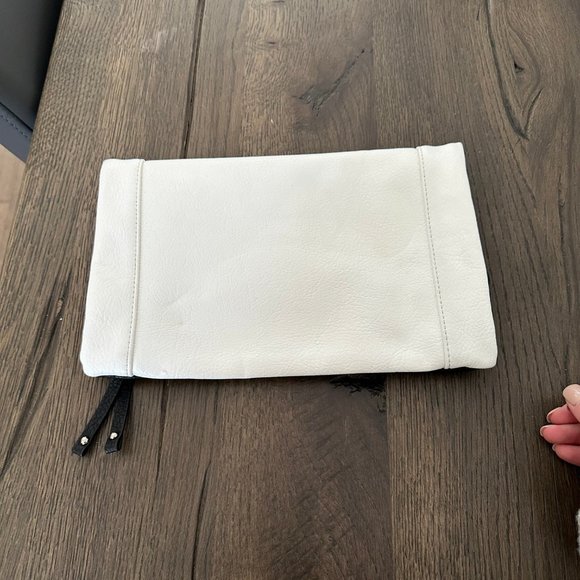 Black and white clutche - Picture 3 of 4